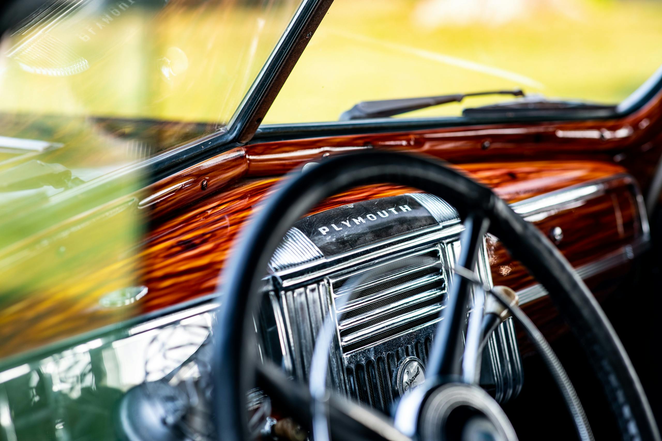 1947 Plymouth interior wood grain dash