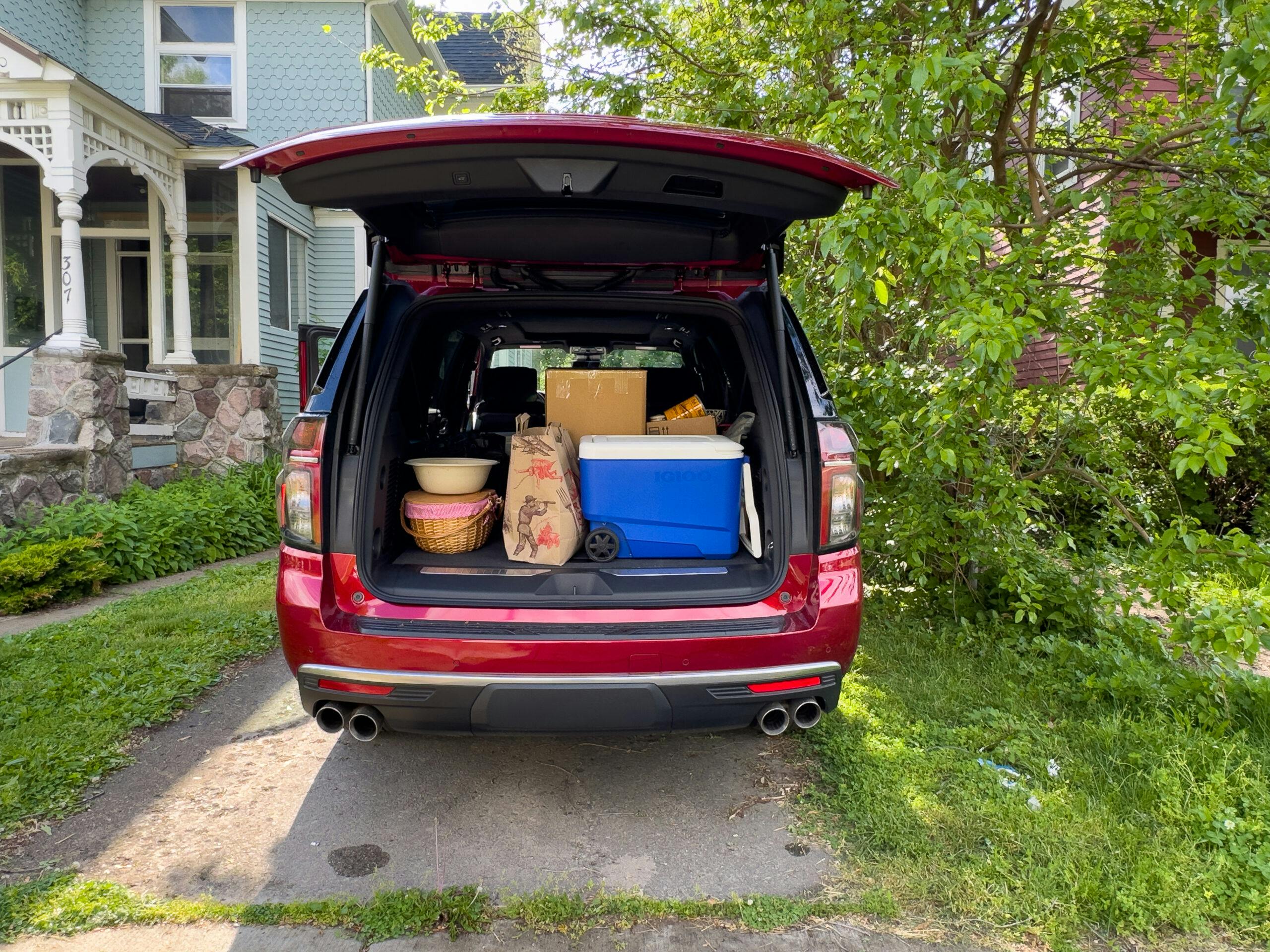 2024 Chevrolet Suburban High Country trunk storage