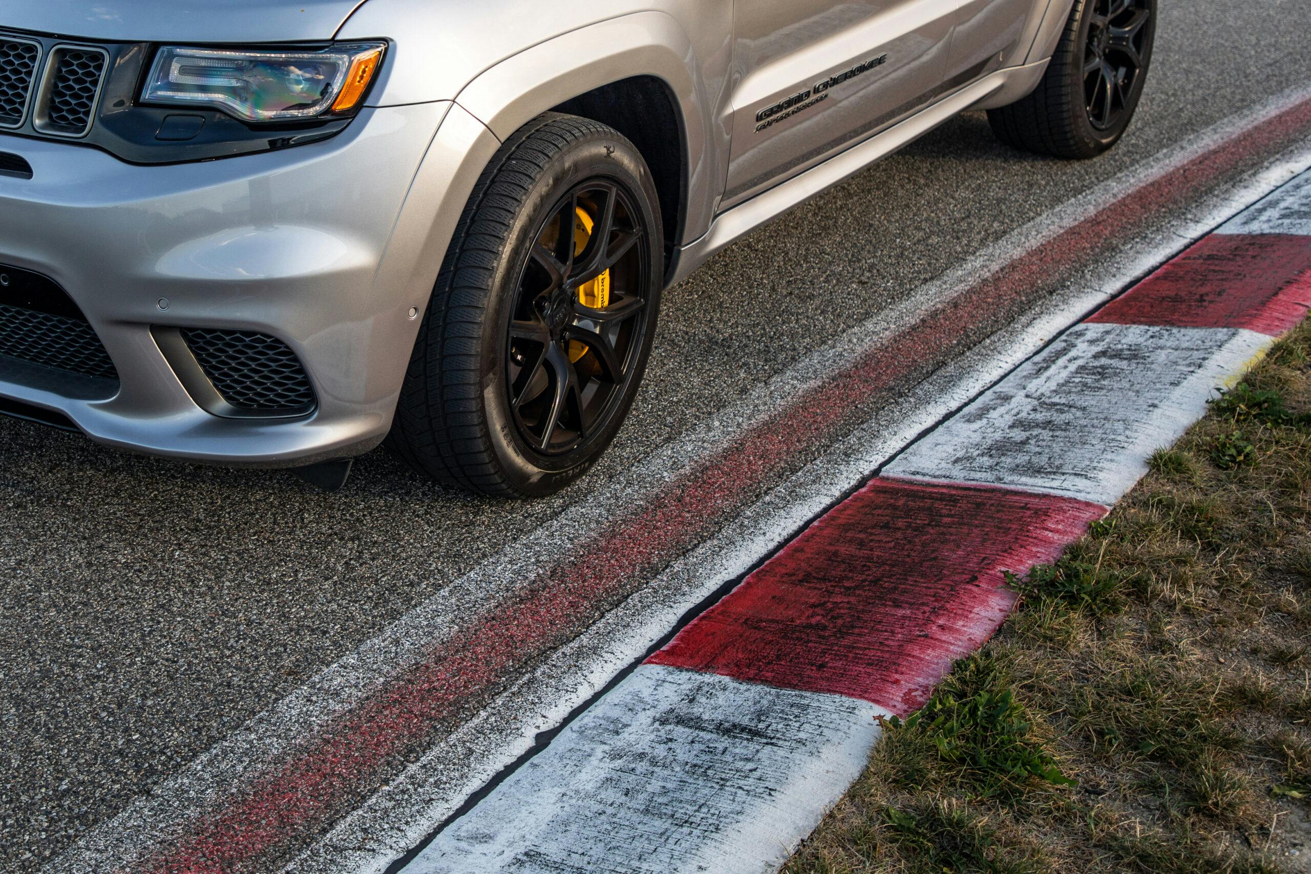 Grand Cherokee Hellcat track line