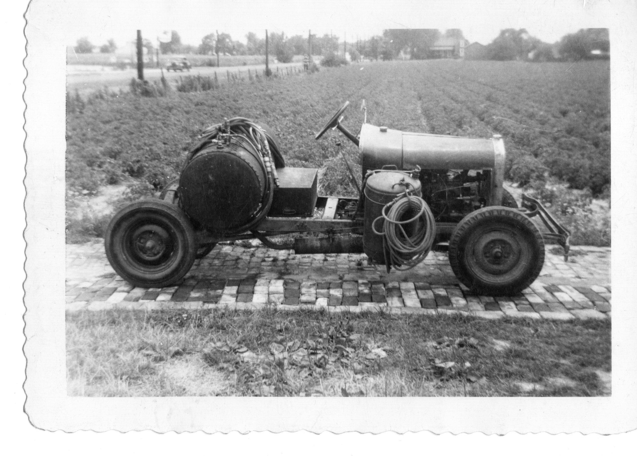 Smith compressor Leroy Hoffman owner built, self propelled. On board water and air pressure tanks.